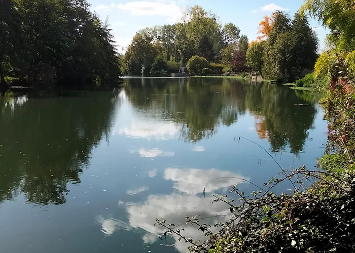 Maison Familiale Pres Du Zoo De La Fleche Avec Piscine Chauffee, Jardin Et Cheminee - Fr-1-410-377 * Bazouges-sur-le-Loir